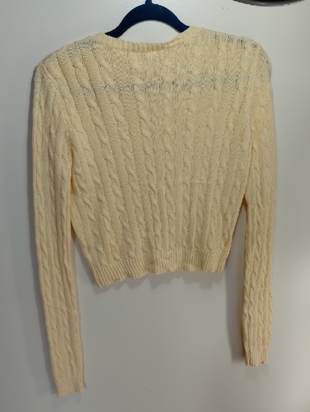 🔴 2 for $20 - 3 for $25 - Brandy Melville Pale Cream Cable V-Neck Sweater - Picture 2 of 6